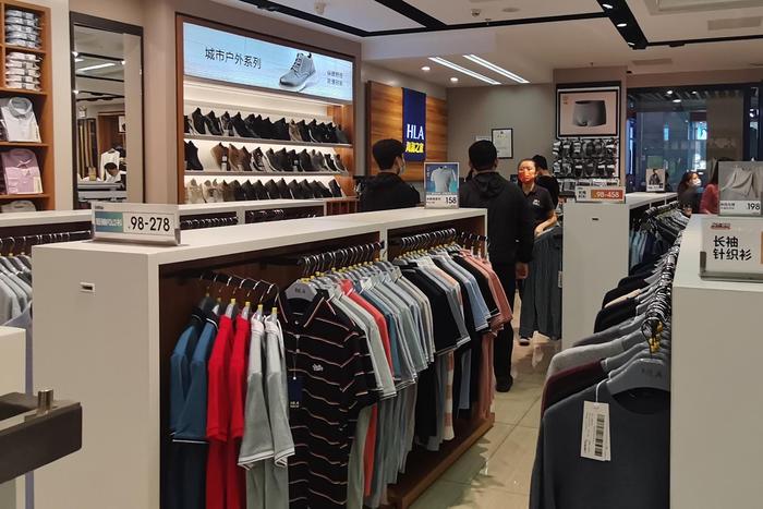 海澜之家加速关店，男人们都去哪里买衣服了？-第4张图片-悦刻网上商城官方网站-正品优惠，尽在悦刻官方网站